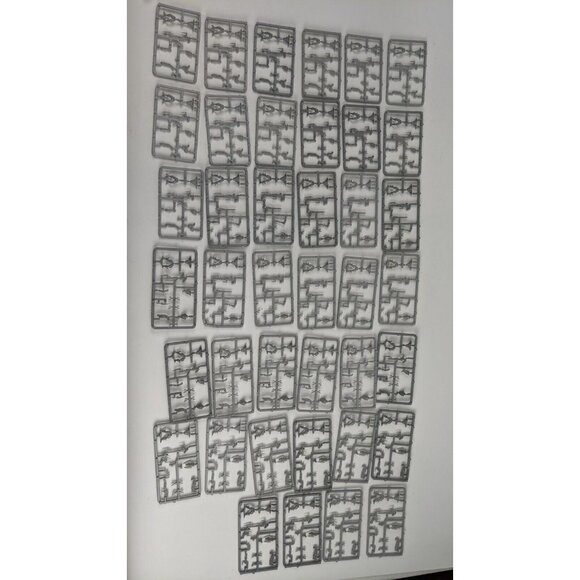 Warhammer 40K 3rd Ed. Drukhari Kabaltie Warrior on Sprue Plastic OOP 40pcs - Picture 1 of 4
